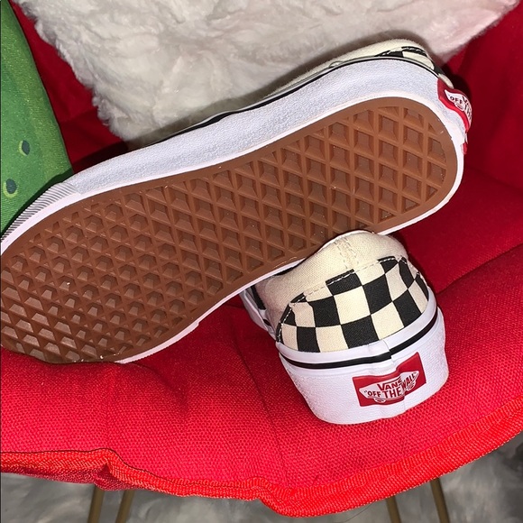 NWOT black and cream checkered vans. White sole. - Picture 2 of 3